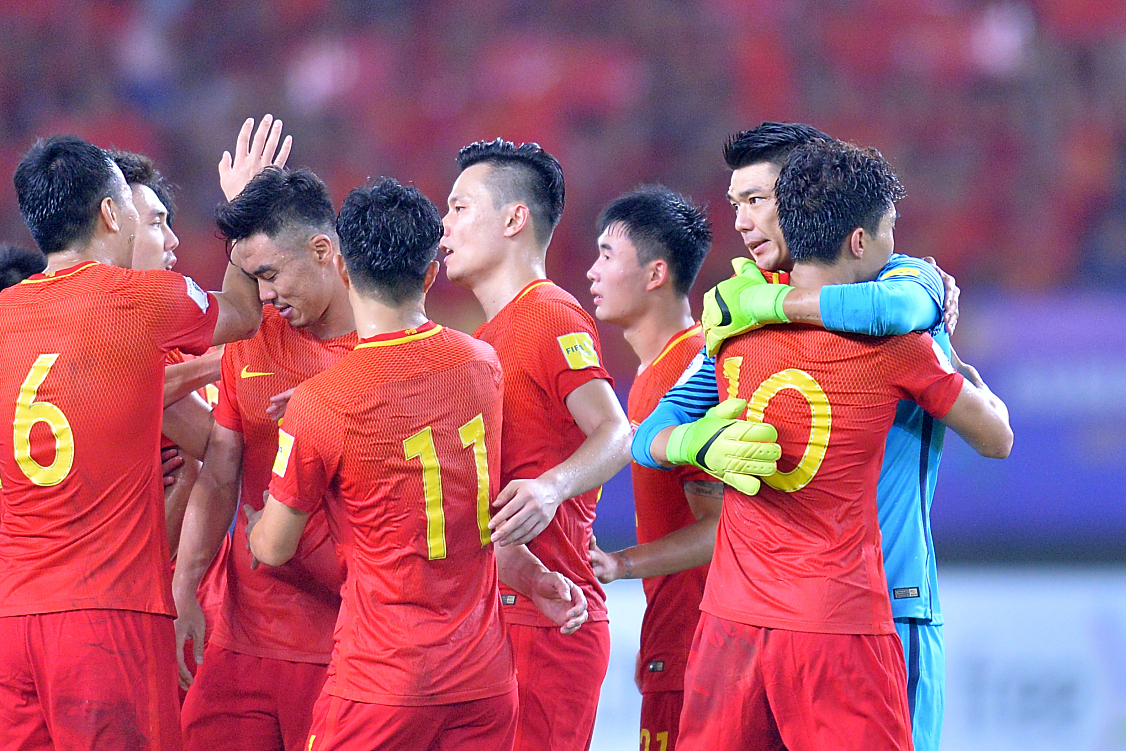 关于战火连天，赛场上球员们拼尽全力，奋勇争胜的信息